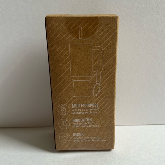 STANLEY 2024 ORNAMENT KEYCHAIN GOLD VIRAL - Picture 2 of 3